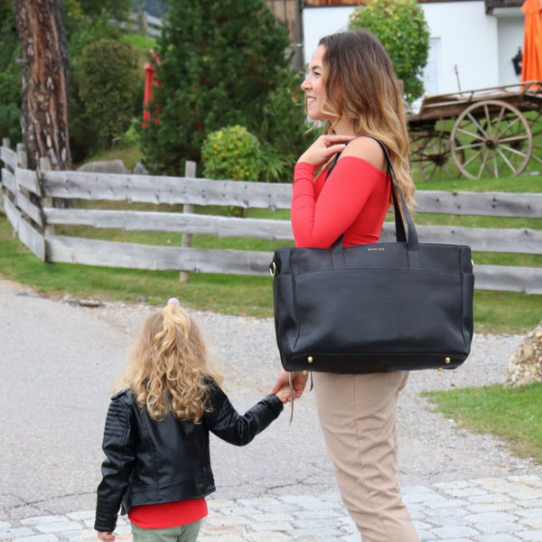 Janina Ballali: SAOLAS - the perfect mommy bag when travelling